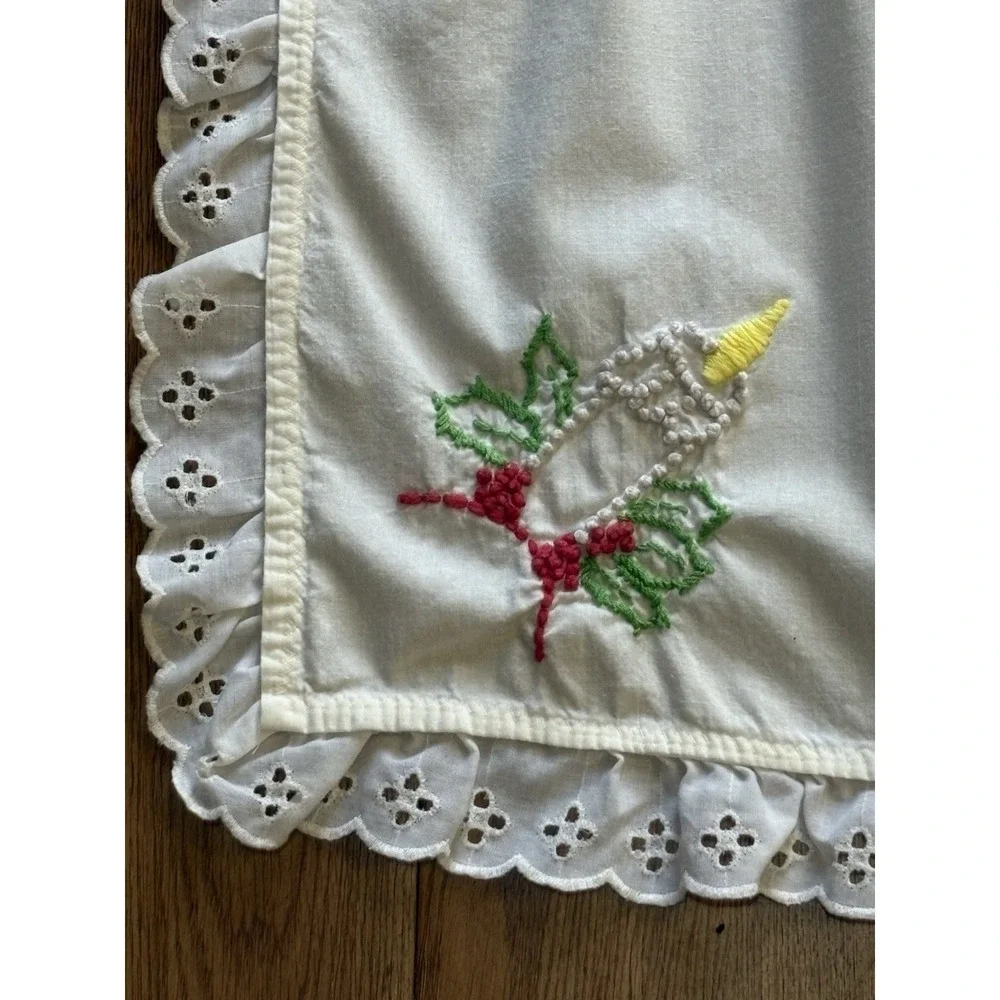 Vintage Candlewick Tablecloth w Eyelet Lace & 5 Placemats/Napkins Holiday Candle